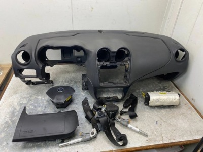 Alfa romeo mito панель приладів панель  napinasz подушка подушка безпеки ремені європа фото №1