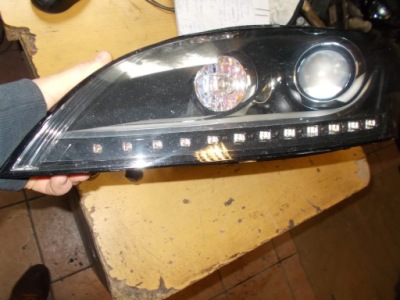 Audi tt левый ксенон led 8j0941003aj фото №1