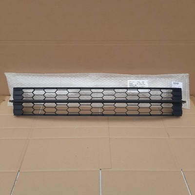 Решітка середня бампера перед skoda rapid nowa фото №1