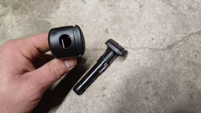 Ford puma mk2 кронштейн направляющая подголовник задняя cu5a-96610d78 фото №1