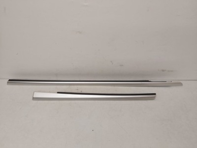 Mercedes c klasa 205 молдинг ущільнювач права фото №1