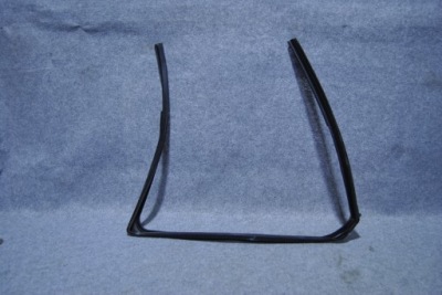 Dodge ram 1500 4 gen прокладка стекло левый перед фото №1