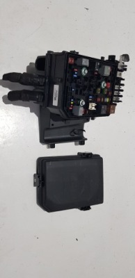 Коробка предохранителей opel astra k v 39107275 фото №1