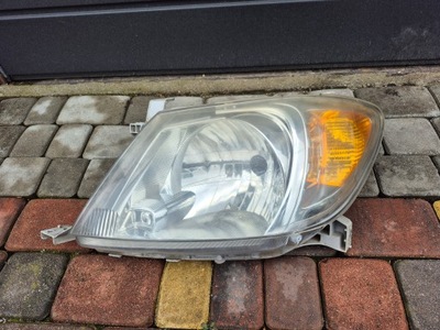 Лампа передняя левая фара перед toyota hilux vii 05-08 фото №1
