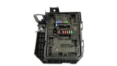 Dacia sandero iii коробка предохранителей 284b64435r фото №1