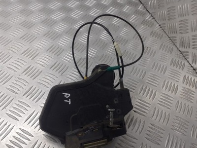 Замок двері правий задня toyota corolla e12 2pin фото №1