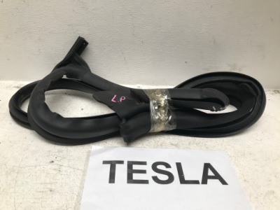 Tesla 3 lift прокладка дверь перед левая кузовная 20-23 фото №1