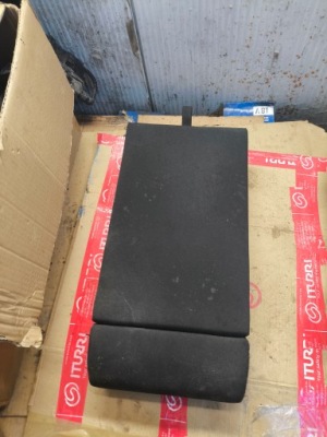 Volkswagen golf vii подлокотник сиденье задний ? фото №1