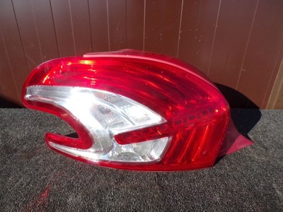 Лампа лівий задня peugeot 208 led фото №1