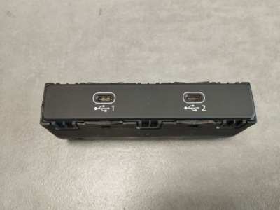 Audi a6 allroad c8 2022 port usb 4n1035736 фото №1