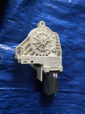 #44 audi 810959802b фото №1