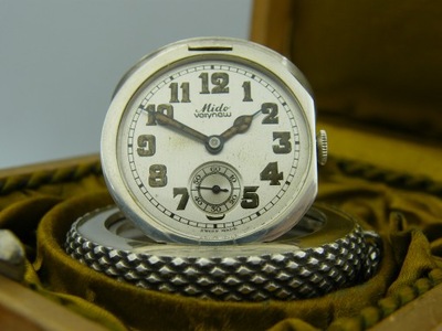 MIDO BUGATTI Zegarek Ukryty w Srebrnej Kopercie Imitującej Oponę Bugatti