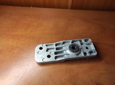 Кронштейн радіатор opel astra j фото №1