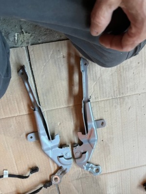 Петля капот левый citreon ds3 crossback 19- фото №1