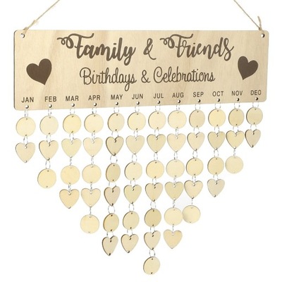 DREWNIANA TABLICA Z KALENDARZEM I WISZĄCYMI ELEMENTAMI