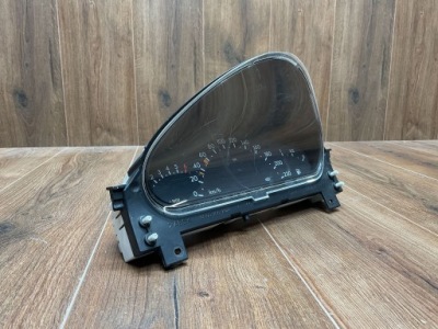 Счетчик приборы mercedes-benz оригинальный номер a1685401247 фото №1