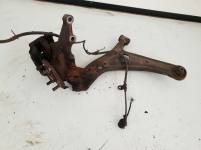 Toyota yaris i verso 1.4 d4d поворотный кулак рычаг фото №1