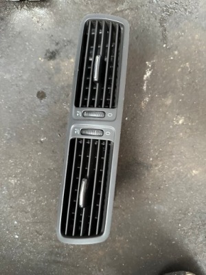 Vw passat b6 решётка обдув 3c1819728e фото №1