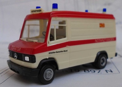 ~*~ ORYGINALNY HERPA..M-B T2 (W124) AMBULANS ~*~