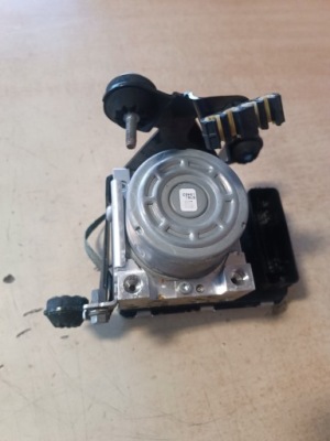 Volvo s90 v90 2016- насос abs 31680098 p31680101 фото №1