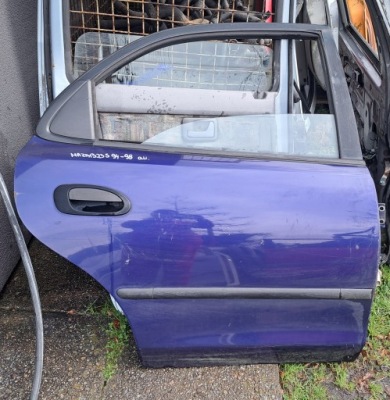 Mazda 323s 323 s 94 - 98 дверь правый  задняя фото №1