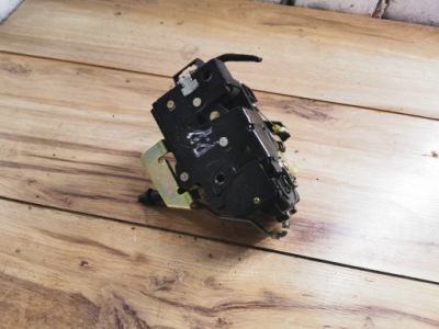 Замок двері правий перед audi a6 c5 4b1837016b фото №1