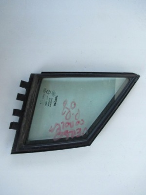 Скло передня права toyota corolla verso 04-08r фото №1