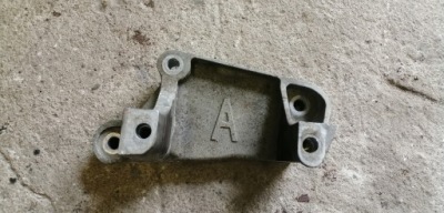 Citroen c5 iii 2.7 hdi кронштейн двигателя фото №1