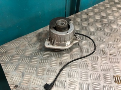 Mercedes w222 подушка pod двигун двигуна фото №1