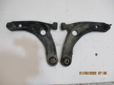 Рычаг правый toyota yaris iii 1,0i фото №1