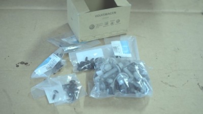 Audi e-tron набір елементів кріпильних бампер p фото №1