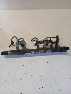 Молдинг впрыскная toyota yaris ii 1.4 d4d фото №1