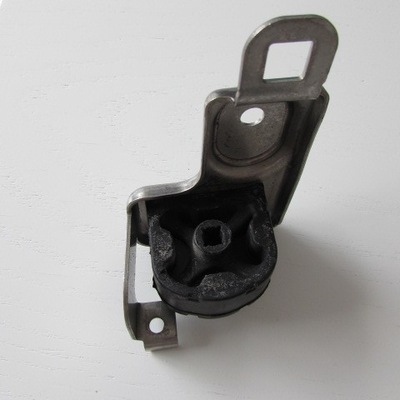 Maserati quattroporte кронштейн глушника фото №1