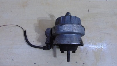 Подушка двигуна права ліва 4f0199 фото №1