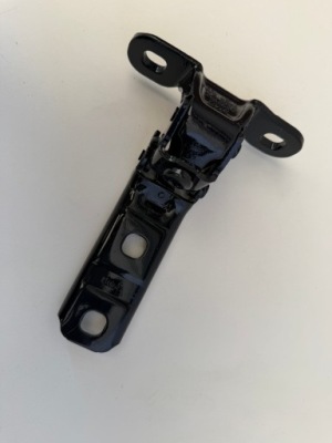 Mini f60 рестайлінг  петля кришки ліва 7389429 новий оригінальний фото №1