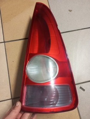 Лампа задня права 8200027152 renault фото №1