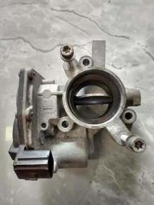 Дросельна заслінка opel 55564247 фото №1