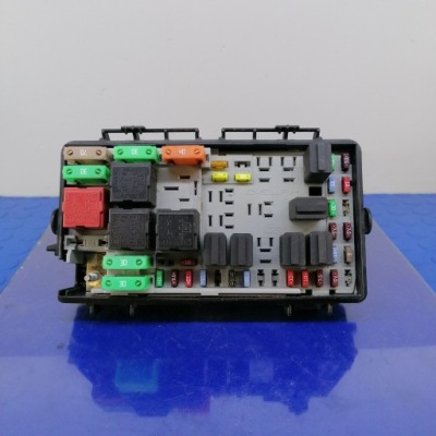 Opel corsa d 1.0 коробка предохранителей 13217392ef фото №1