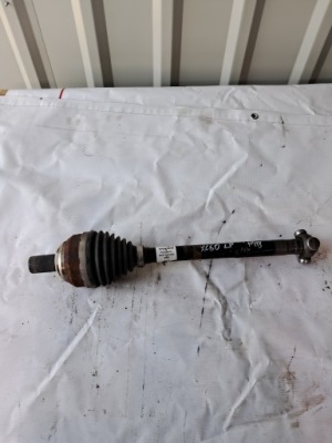 Приводной вал левый перед volvo xc60 ii гибрид p32339218 32339218 фото №1