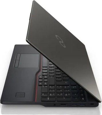 Laptop Fujitsu E558 15,6 " Intel Core i5 8 GB / 256 GB