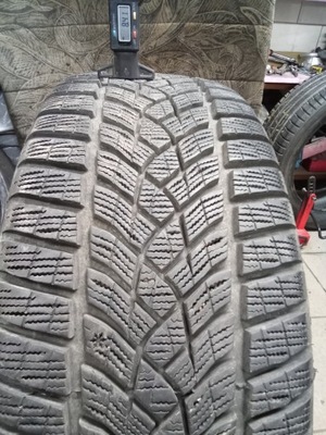 Goodyear UltraGrip Performance + 255/45R19 104 V (3PMSF), rant (XL) T0 