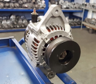 Генератор подрамник toyota mitsubishi clark hyster фото №1