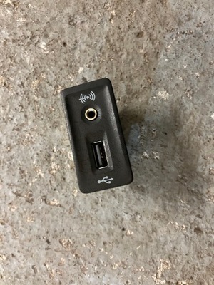 ГНЕЗДО AUX USB SEAT LEON 3 III 5G0035222