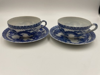 Zestaw filiżanek z talerzami z japońskiej porcelany