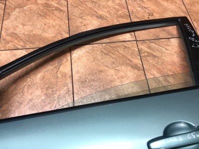 Скло лівий перед mazda 3 1.6b 05r. hb фото №1