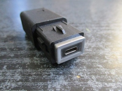 RANURA USB TIPO C PEUGEOT 2008 II 9831377180  