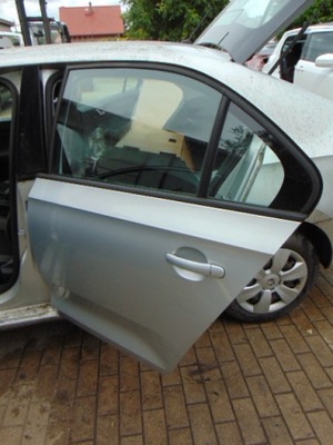 Двері ліва задня повний skoda rapid sedan liftback 2012- колір la7w фото №1