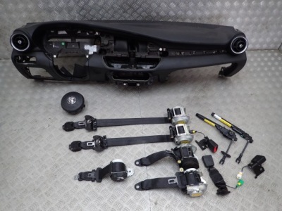 Alfa romeo giulia veloce панель приладів rozdziecza консоль подушка безпеки подушки безпеки ремені фото №1