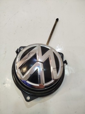 Ручка logo кришки багажника vw passat b8 3g5827469 фото №1