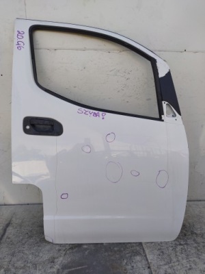 Nissan nv200 дверь правый правое перед передние фото №1